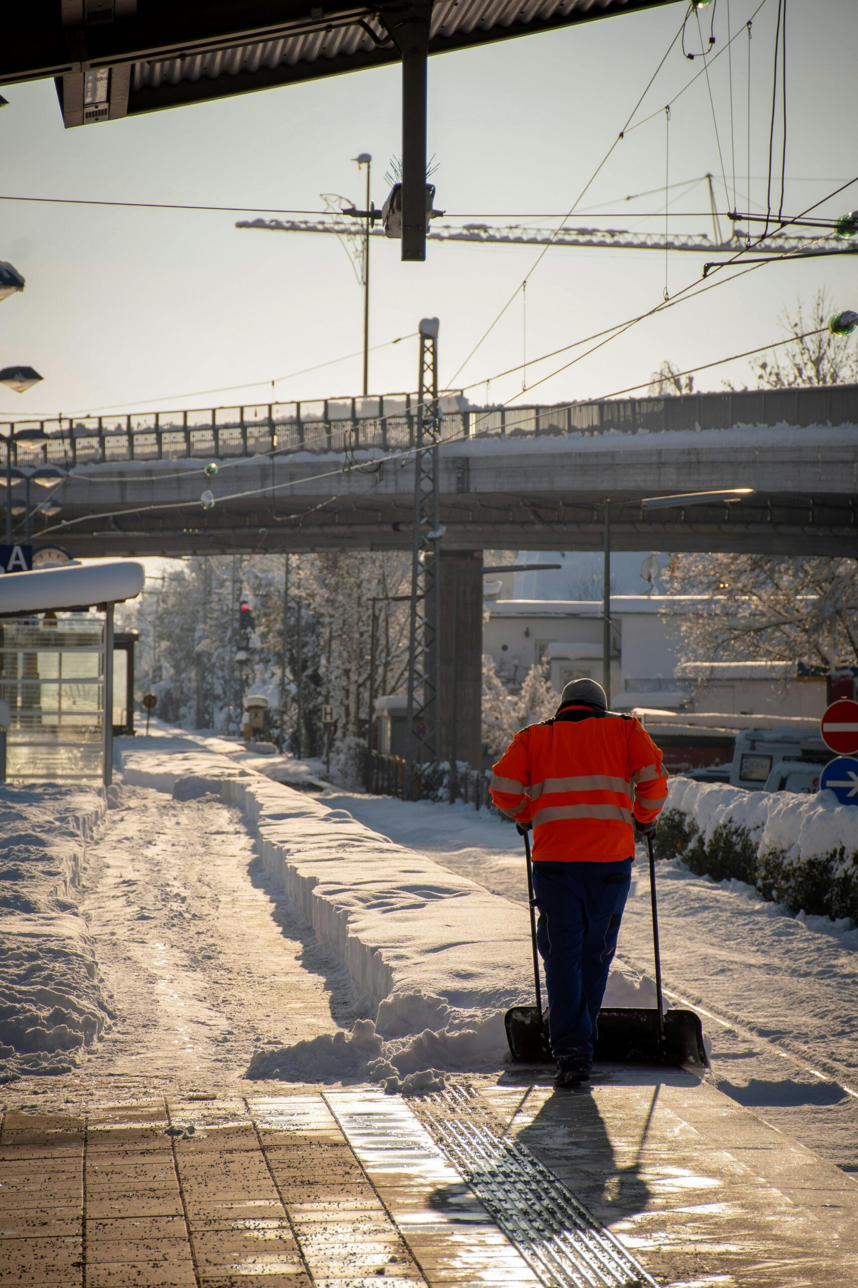 Schneeräumung auf Gehweg in Bochum